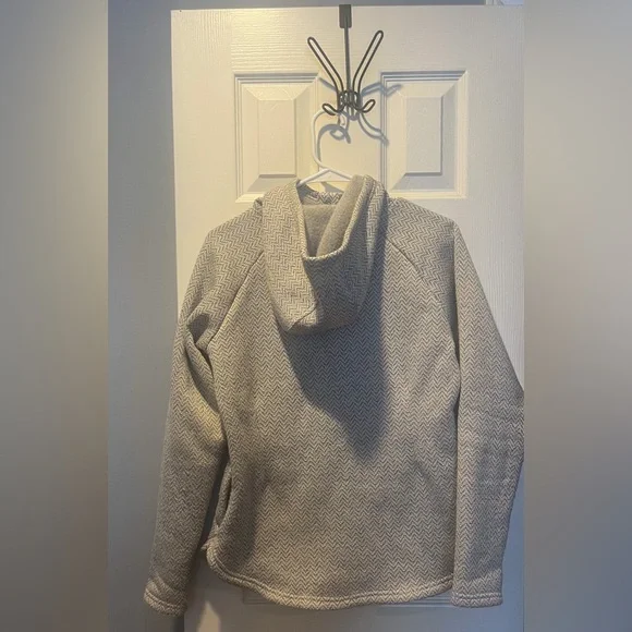 Set of two Great Wolf Lodge Columbia size medium pullovers - Picture 12 of 14